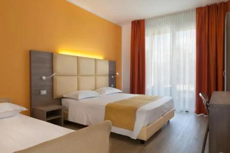 Bella Lazise - 34