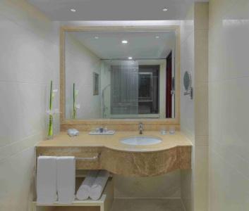 Radisson Blu Shanghai New World - 97