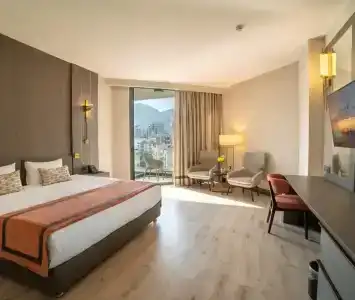 Pia Bella - 40