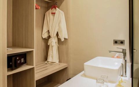 & Residences Riverview Kuta - Associated Harris - 41