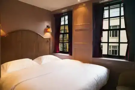 Mimi's Soho - 55