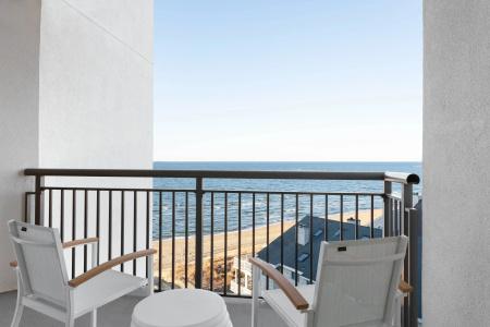 Deltas by Marriott Virginia Beach Bayfront Suites - 10