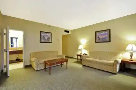 Hampton Inn Charleston-Historic District - 61