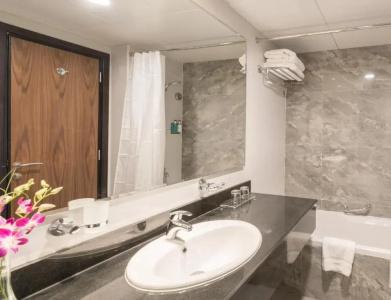Hawthorn Suites by Wyndham Abu Dhabi City Center - 69