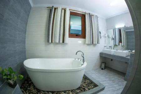 Triton Beach & Spa - 57