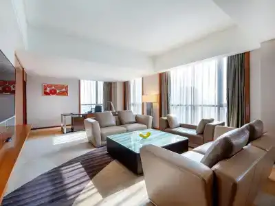 Holiday Inn Qingdao City Center, An Ihg - 81