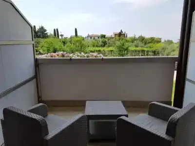 Bella Lazise - 17