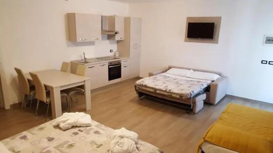 Bella Lazise - 52