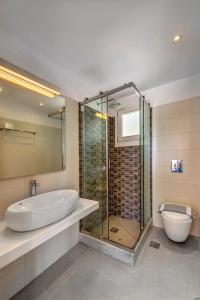 Makis Place - 35