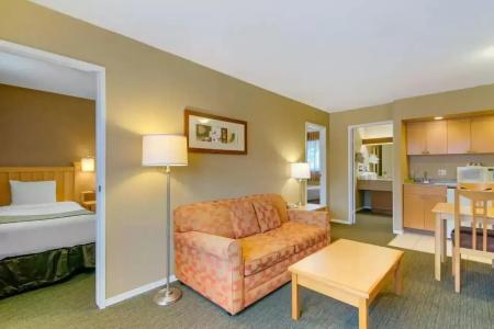 Econo Inn & Suites - - 68