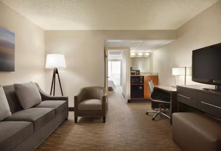 Embassy Suites by Hilton Will Rogers Airport - 42