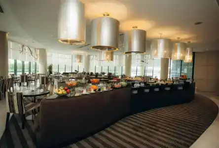 Holiday Inn Abu Dhabi, An Ihg - 11