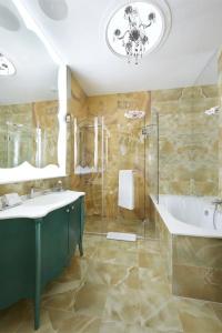 Aria Budapest by Library Collection - 72