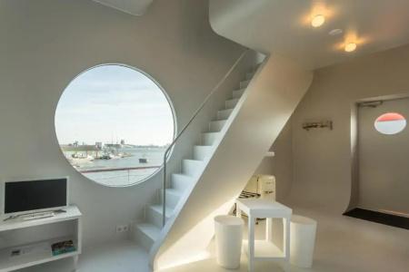 Botel - 36