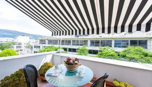 Best Western Plus Embassy - 67