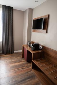 London Court - 41