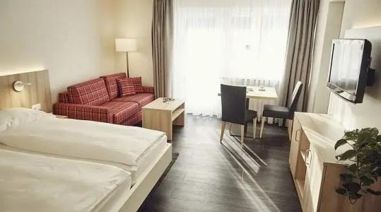 Serviced by Solaria - 37