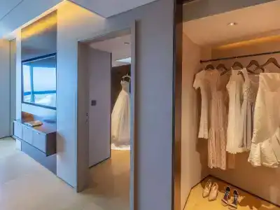 Swissotel The Stamford - 100