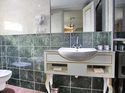 Queen's Astoria Design - 39