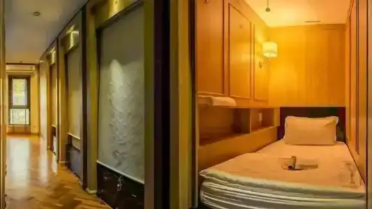 The Posh Phayathai - 32