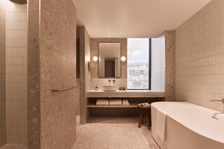 Rydges - 83