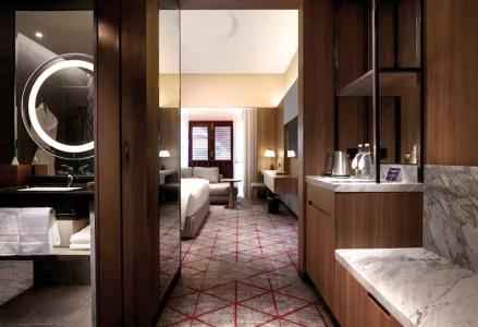 DoubleTree by Hilton Lakeside - 40