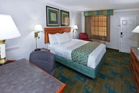 La Quinta Inn by Wyndham Austin Oltorf - 14