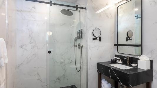 Broadway Plaza - 73