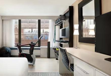 DoubleTree by Hilton Chicago Magnificent Mile - 59