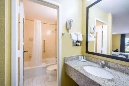 Quality Inn-Central Park Area - 50