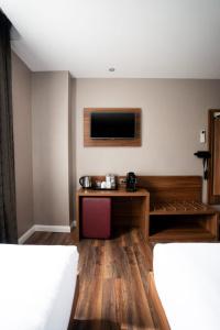 London Court - 39