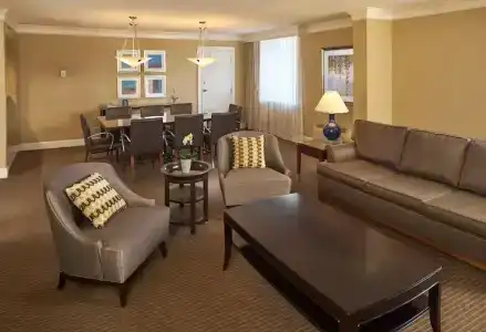 Hilton North Hills - 48