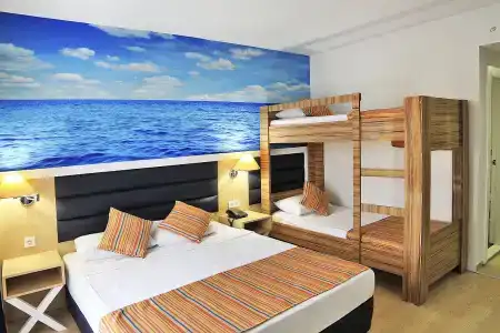 Club Aqua Plaza - 41