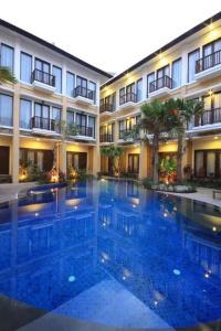 Suris Boutique - 9