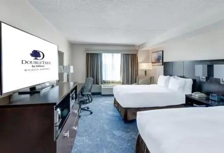 DoubleTree by Hilton Airport - 32