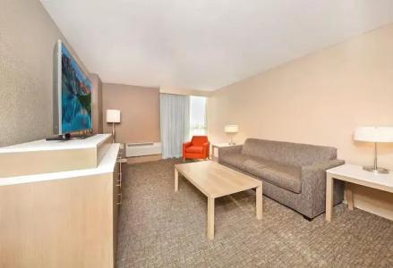 DoubleTree by Hilton Virginia Beach - 52