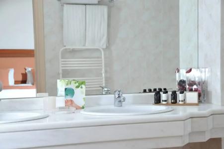 Athens Atrium & Jacuzzi Suites - 35