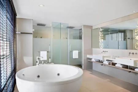 Four Points by Sheraton Bangkok, Sukhumvit 15 - SHA Certified - 70