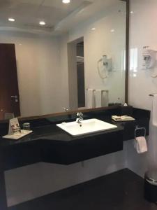 Ramada Abu Dhabi Corniche - 20