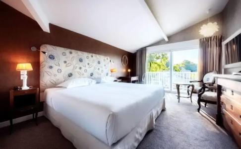 Relais & Châteaux Hôtel La Réserve - 19