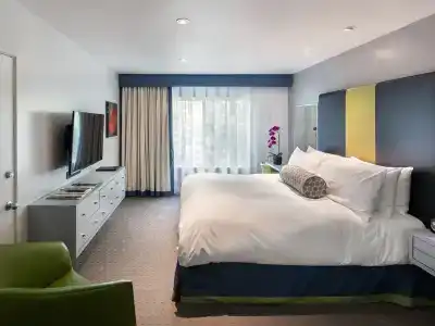 Sunset Marquis - 50