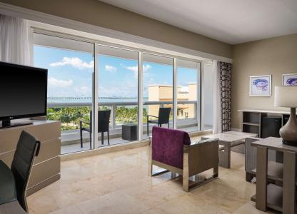 DoubleTree by Hilton Grand Biscayne Bay - 81