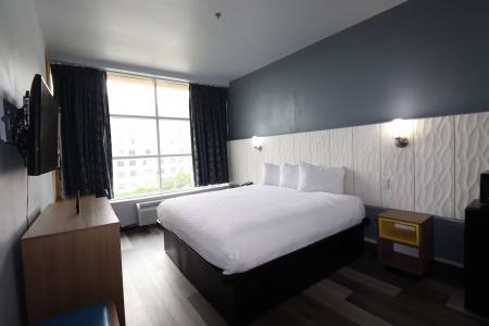 Days Inn & Suites by Wyndham - 17