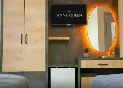 Anna Queen - 15