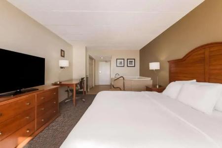 Comfort Inn South Oceanfront - 10