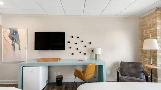 Riverwalk Plaza - 68