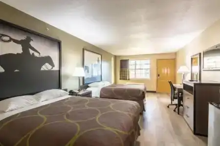 Super 8 by Wyndham Dallas East - 16