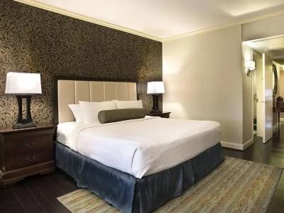 The Whitehall Houston - 35