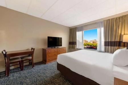 Comfort Inn South Oceanfront - 11