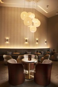 Hilton - 25